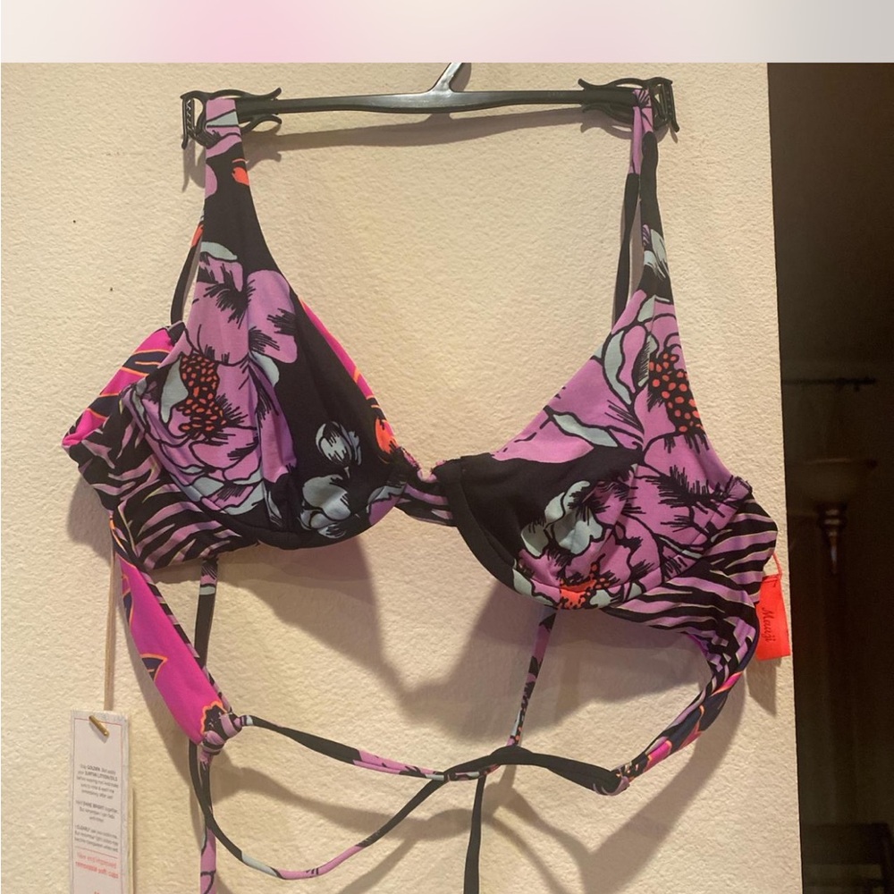 Maaji Floral Bikini Top in Pink and Purple reversible size medium new with tags - Picture 2 of 4